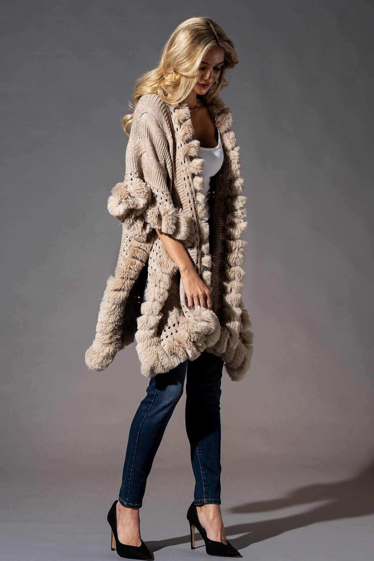 Woven Cape with Faux Fur Accent Trim: TAUPE(TP)